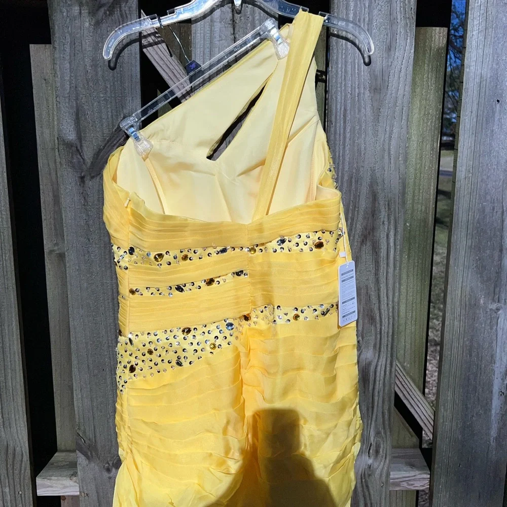 Judy Bridal one shoulder yellow gown. - Picture 11 of 13